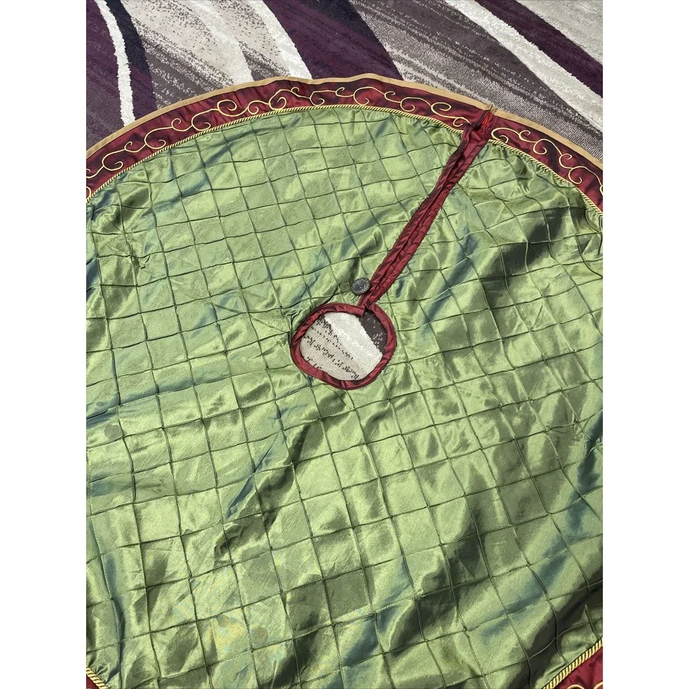 Dorothy Madans Christmas Tree Skirt‎ Green Burgundy Gold Scroll Quilted